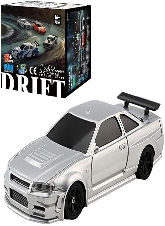 سيارة NBJIALIN RC Drift - سيارة تحكم عن بعد بمقياس 1:43 بتردد 2.4 جيجاهرتز، سيارة سباق صغيرة عالية السرعة مزودة بأضواء LED، هدية مثالية لألعاب التحكم عن بعد (فضي) - Image 1
